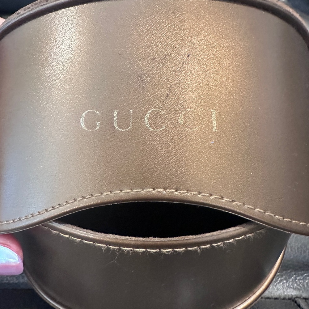 Gucci Sunglasses with Gold Case - Picture 4 of 5